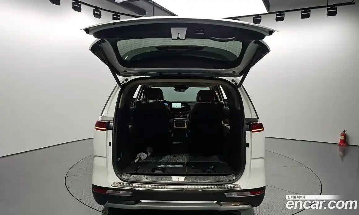 Kia Canival 2023 3.5 Автомат в Москве № 18549, фото 15