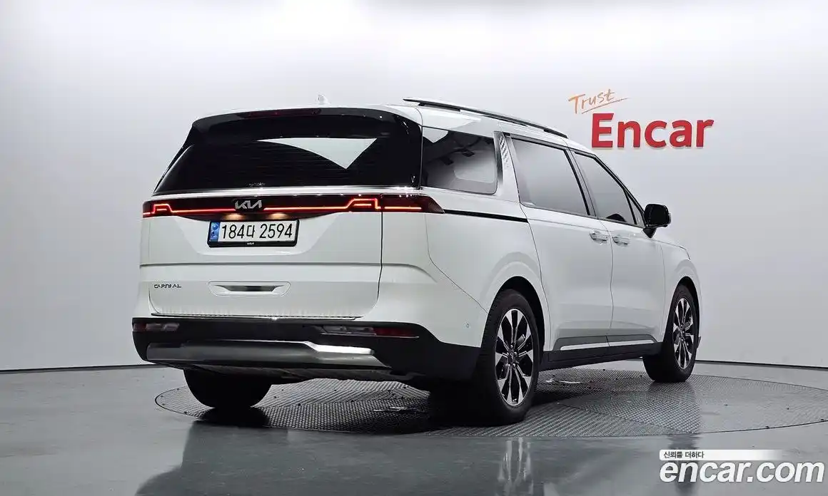 Kia Canival 2023 3.5 Автомат в Москве № 18549, фото 5