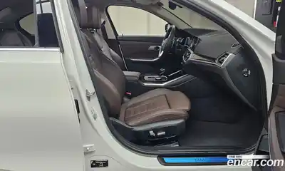 BMW 3-Series 2022 2.0 Автомат в Москве № 191889, миниатюра 2