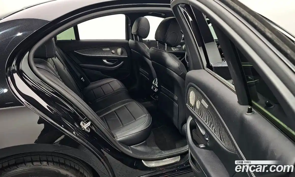 Mercedes-Benz E-Class 2021 2.0 Автомат в Москве № 193999, фото 2