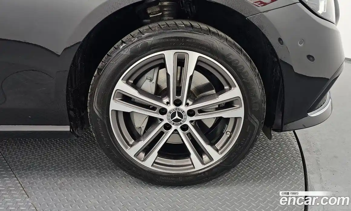 Mercedes-Benz E-Class 2021 2.0 Автомат в Москве № 193999, фото 5