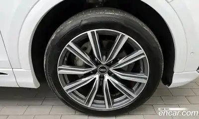 Audi Q8 2021 3.0 Автомат в Москве № 196603, миниатюра 4