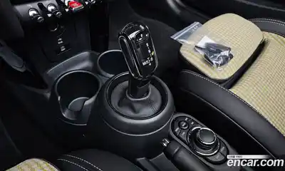 Mini Cooper Convertible 2024 2.0 Автомат в Москве № 204649, миниатюра 12