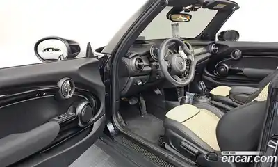 Mini Cooper Convertible 2024 2.0 Автомат в Москве № 204649, миниатюра 3