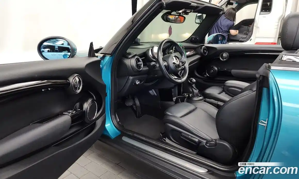 Mini Cooper Convertible 2018 1.5 Автомат в Москве № 207890, фото 1