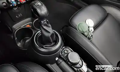 Mini Cooper Convertible 2018 1.5 Автомат в Москве № 207890, миниатюра 10