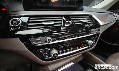 BMW 5-Series 2018 2.0 Автомат в Москве № 211108, миниатюра 11