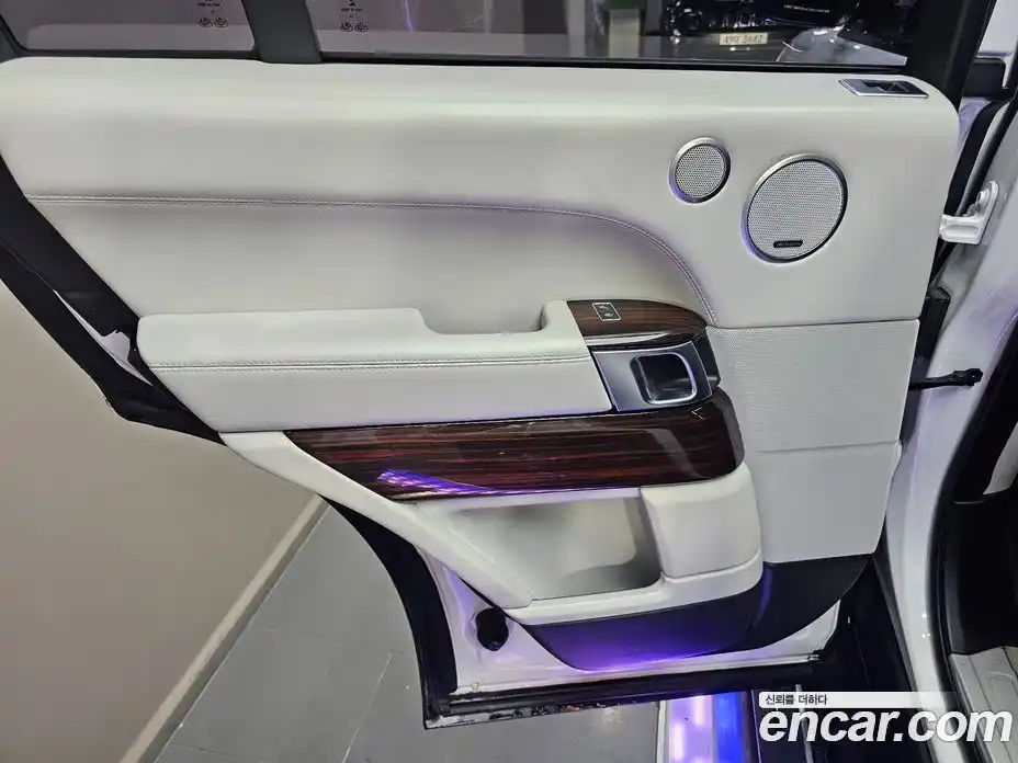 Land Rover Range-Rover 2016 4.4 Автомат в Москве № 213637, фото 17