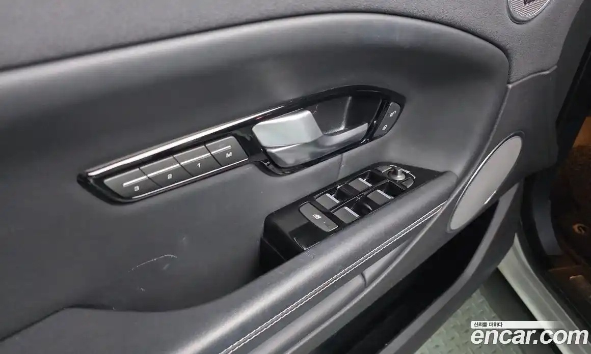 Land Rover Range-Rover Evoque 2016 2.0 Автомат в Москве № 213670, фото 14