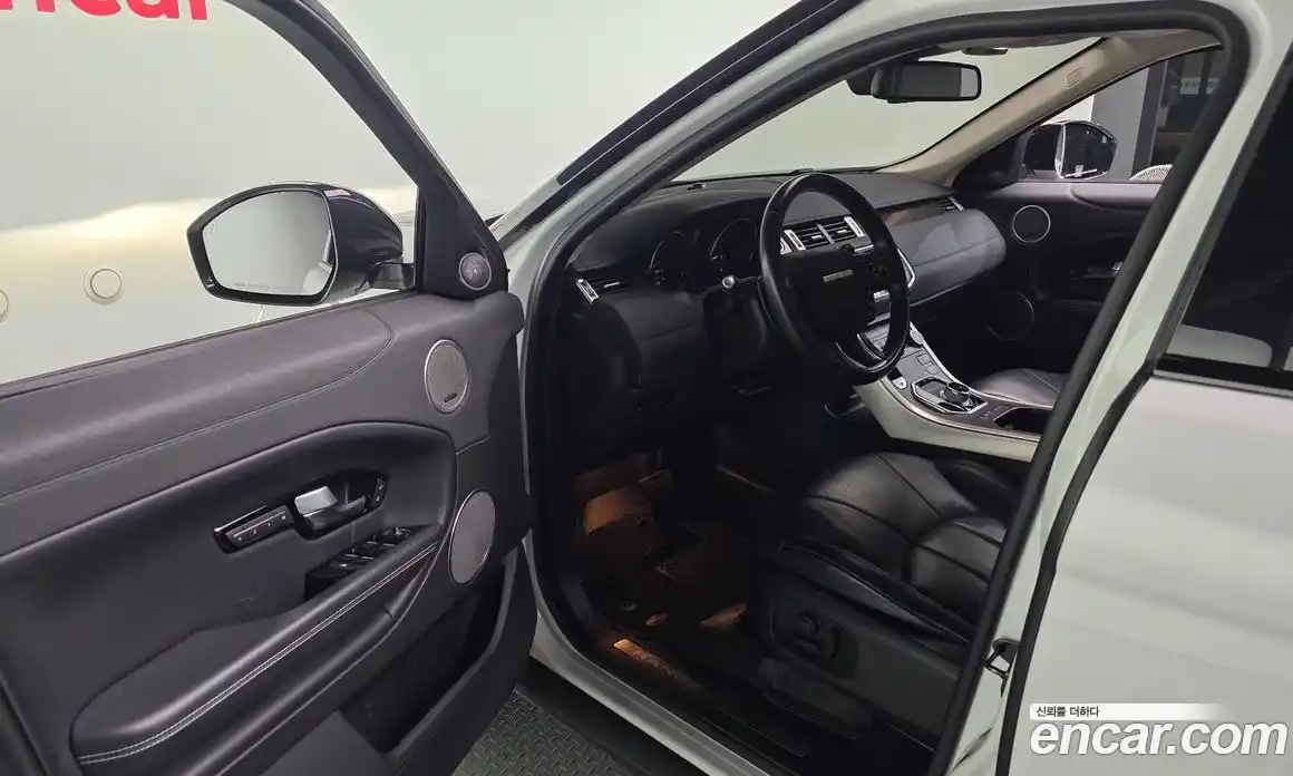 Land Rover Range-Rover Evoque 2016 2.0 Автомат в Москве № 213670, фото 6