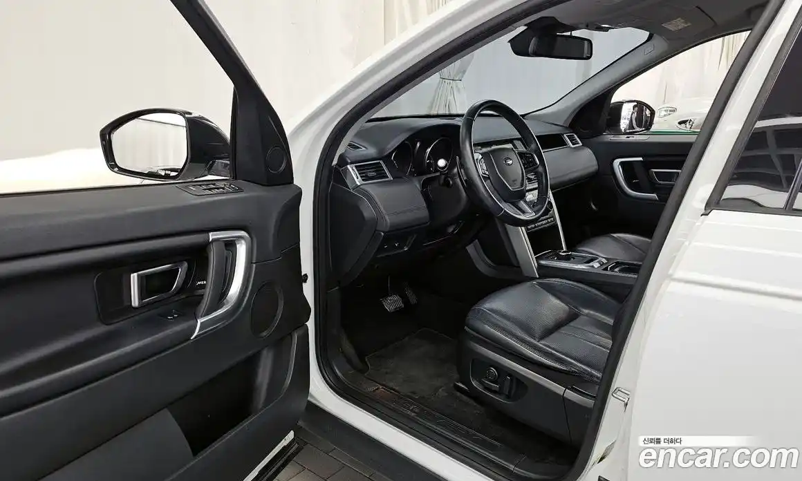 Land Rover Discovery Sport 2017 2.0 Автомат в Москве № 213702, фото 10