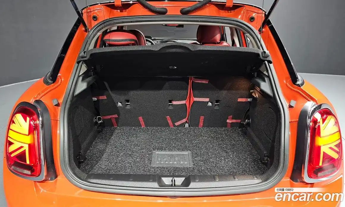 Mini Cooper 2019 2.0 Автомат в Москве № 214239, фото 18