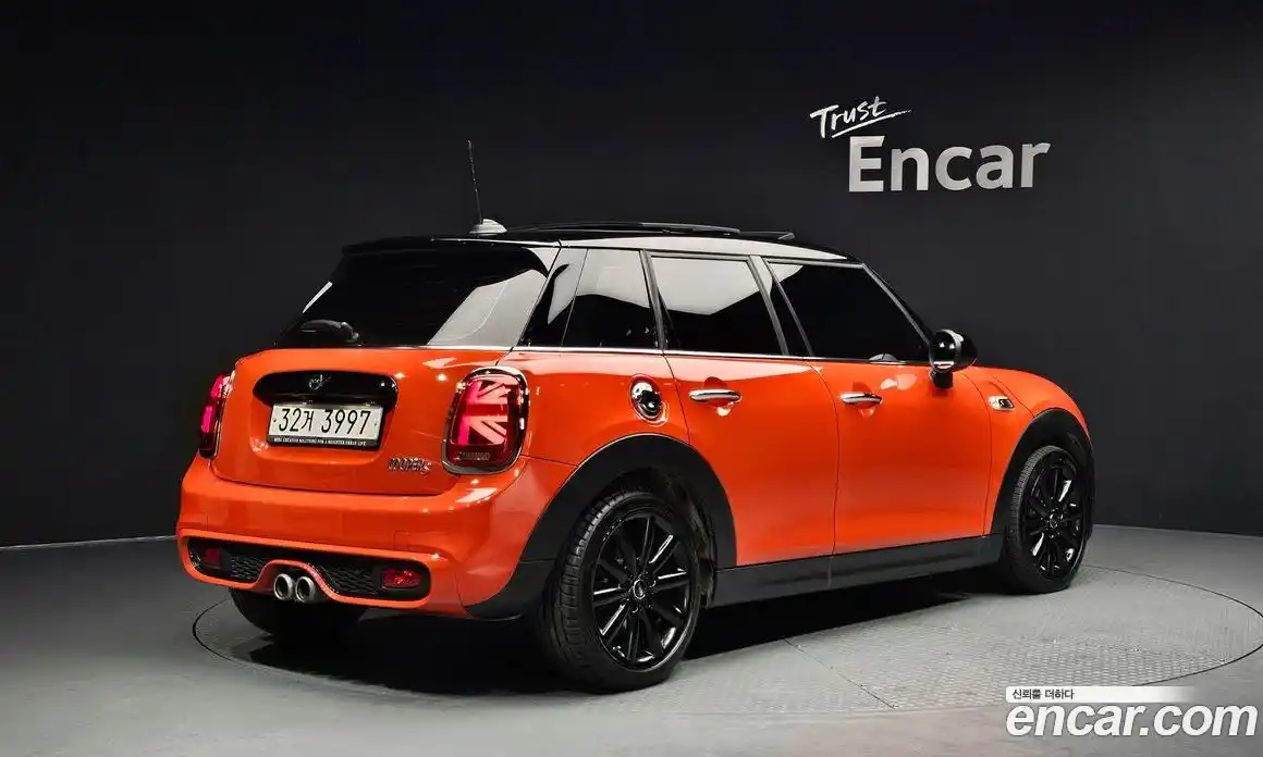 Mini Cooper 2019 2.0 Автомат в Москве № 214239, фото 3