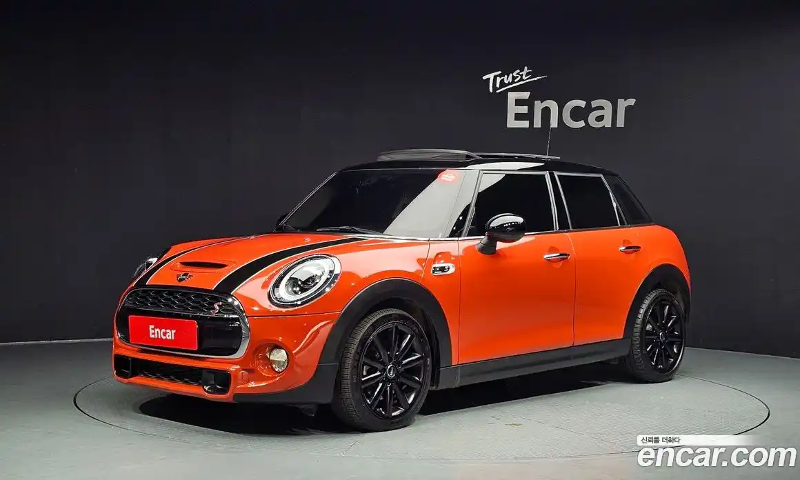 Mini Cooper 2019 2.0 Автомат в Москве № 214239, фото 8