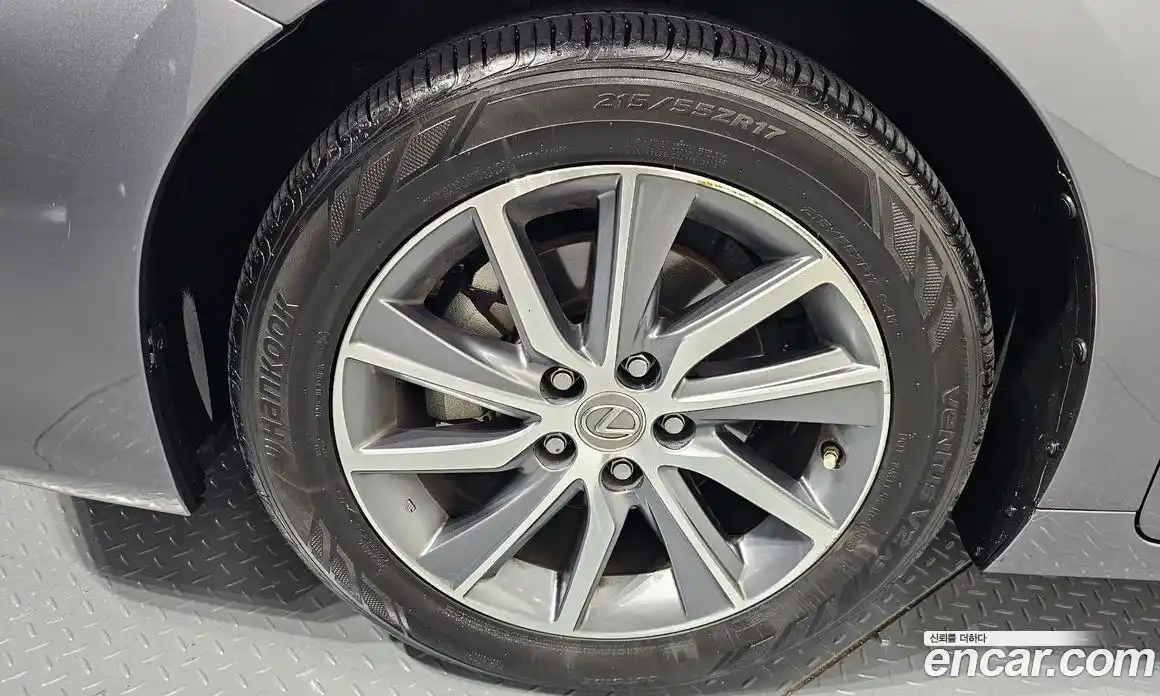 Lexus ES 2016 2.5 Автомат в Москве № 214629, фото 1