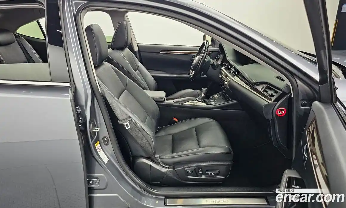 Lexus ES 2016 2.5 Автомат в Москве № 214629, фото 12