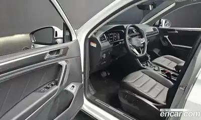 Volkswagen Tiguan 2023 2.0 Автомат в Москве № 214872, миниатюра 12