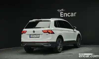 Volkswagen Tiguan 2023 2.0 Автомат в Москве № 214872, миниатюра 3