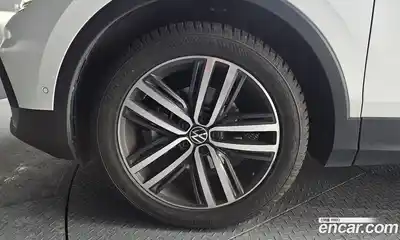 Volkswagen Tiguan 2023 2.0 Автомат в Москве № 214872, миниатюра 6