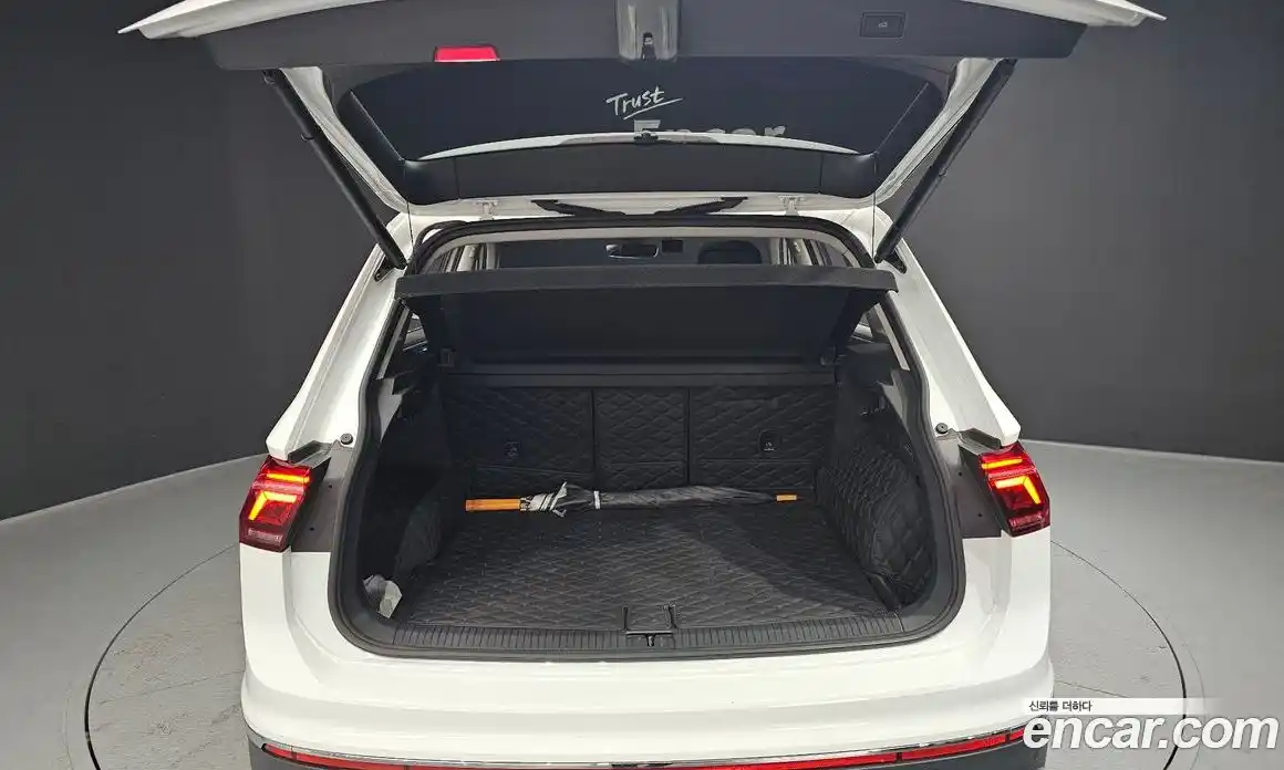 Volkswagen Tiguan 2023 2.0 Автомат в Москве № 214872, фото 9