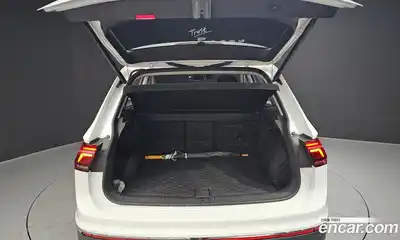 Volkswagen Tiguan 2023 2.0 Автомат в Москве № 214872, миниатюра 9