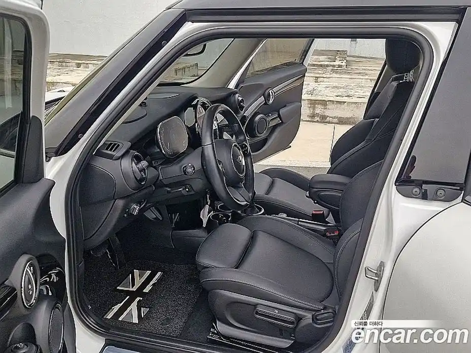 Mini Cooper 2024 1.5 Автомат в Москве № 226345, фото 12