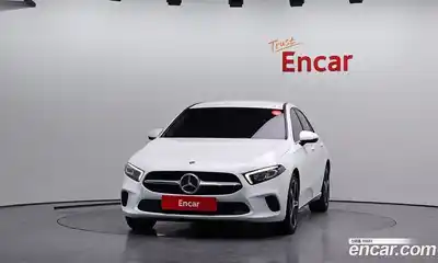 Mercedes-Benz A-Class 2020 2.0 Автомат в Москве № 229482, миниатюра 3