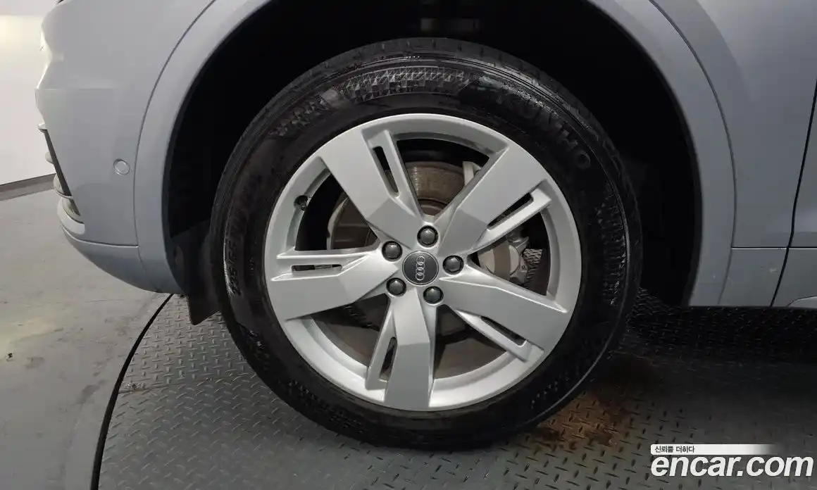 Audi Q5 2020 2.0 Автомат в Москве № 230052, фото 1