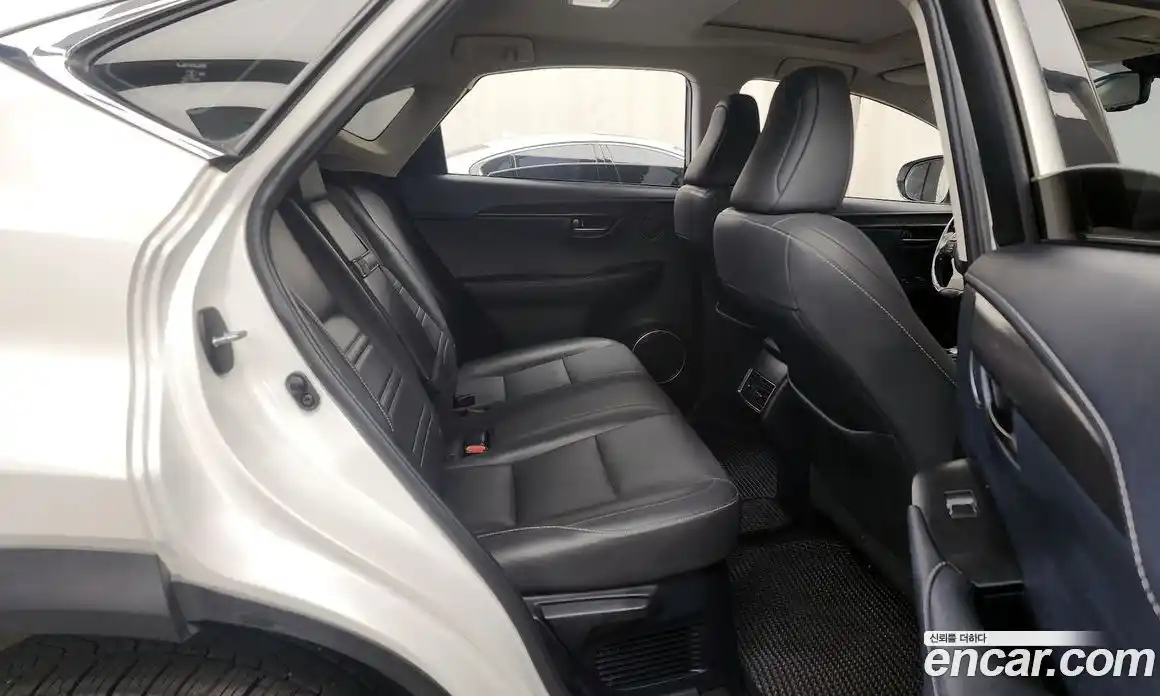 Lexus NX 2018 2.5 Автомат в Москве № 232025, фото 15