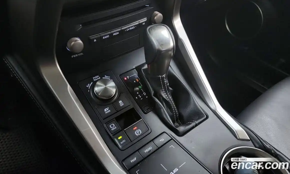 Lexus NX 2018 2.5 Автомат в Москве № 232025, фото 17