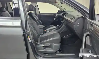 Volkswagen Tiguan 2022 2.0 Автомат в Москве № 232069, миниатюра 11