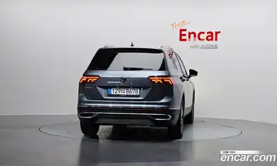 Volkswagen Tiguan 2022 2.0 Автомат в Москве № 232069, миниатюра 4