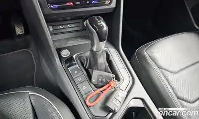 Volkswagen Tiguan 2022 2.0 Автомат в Москве № 232069, миниатюра 9