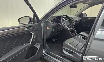 Volkswagen Tiguan 2022 2.0 Автомат в Москве № 232069, миниатюра 10