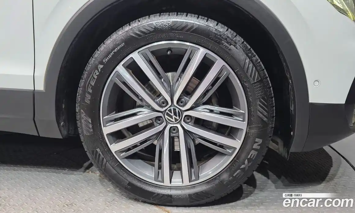 Volkswagen Tiguan 2022 2.0 Автомат в Москве № 232152, фото 14