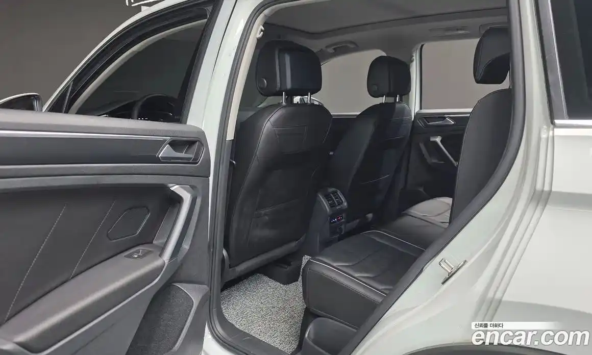 Volkswagen Tiguan 2022 2.0 Автомат в Москве № 232152, фото 5