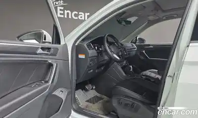 Volkswagen Tiguan 2022 2.0 Автомат в Москве № 232152, миниатюра 10