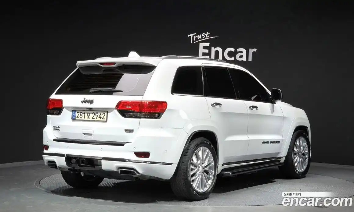 Jeep Cherokee 2018 3.0 Автомат в Москве № 232682, фото 15