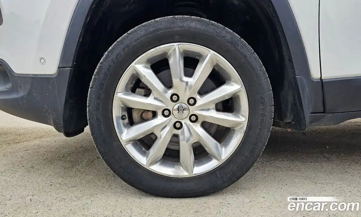 Jeep Cherokee 2016 2.2 Автомат в Москве № 232726, фото 13