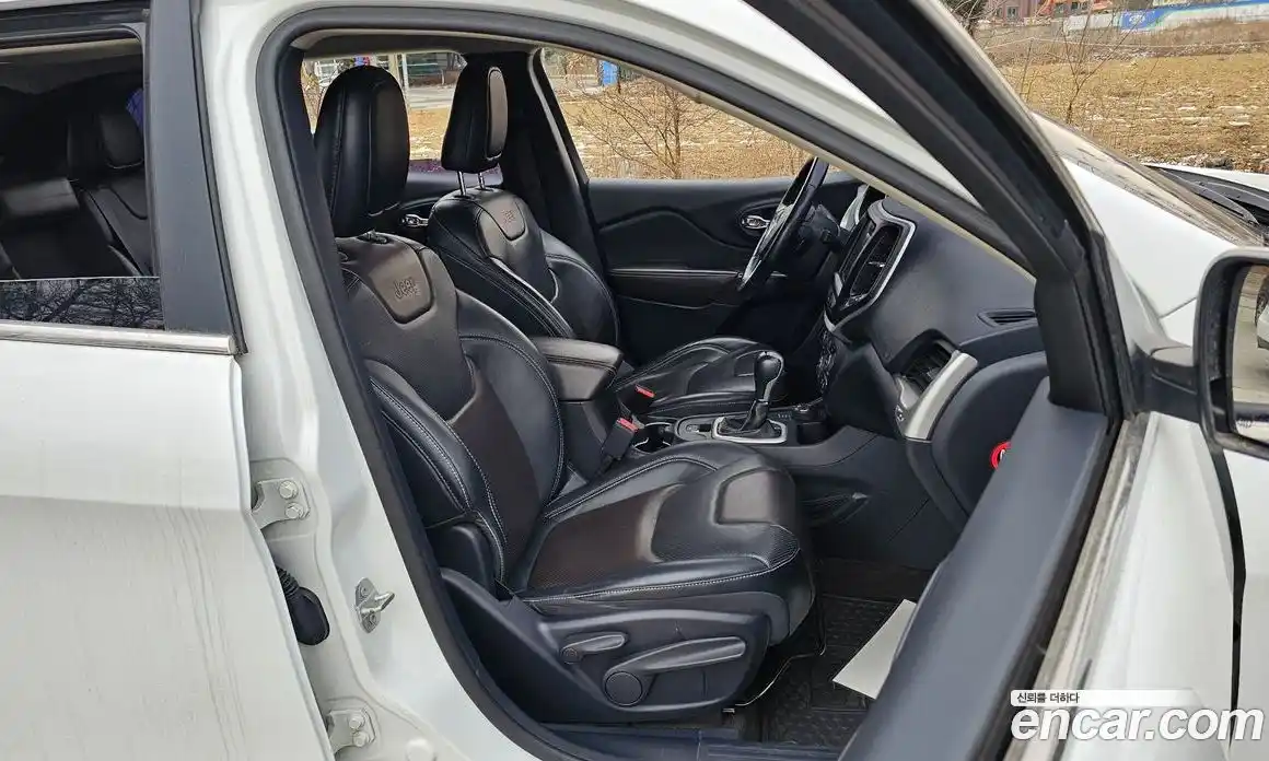 Jeep Cherokee 2016 2.2 Автомат в Москве № 232726, фото 8