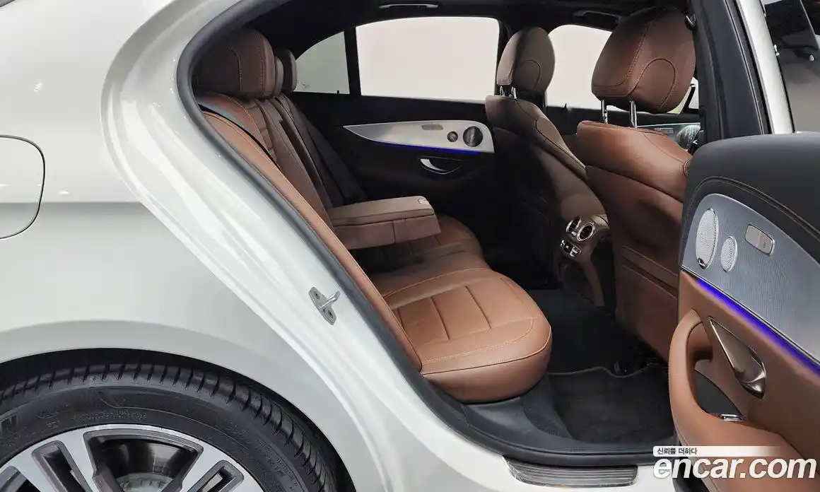 Mercedes-Benz E-Class 2021 2.0 Автомат в Москве № 239107, фото 4