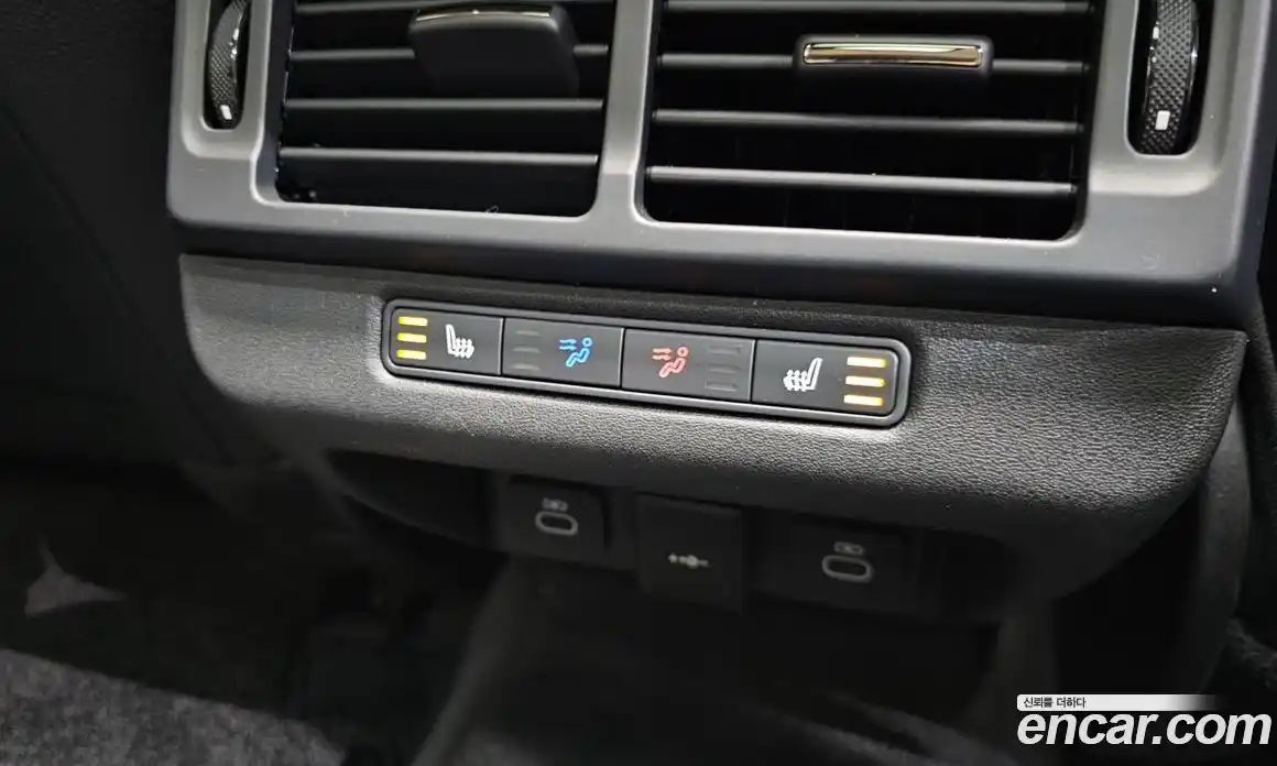 Land Rover Range-Rover Evoque 2025 2.0 Автомат в Москве № 297920, фото 7