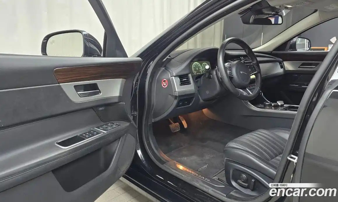 Jaguar XF 2018 2.0 Автомат в Москве № 305055, фото 3