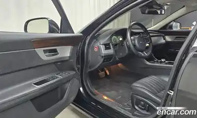 Jaguar XF 2018 2.0 Автомат в Москве № 305055, миниатюра 3