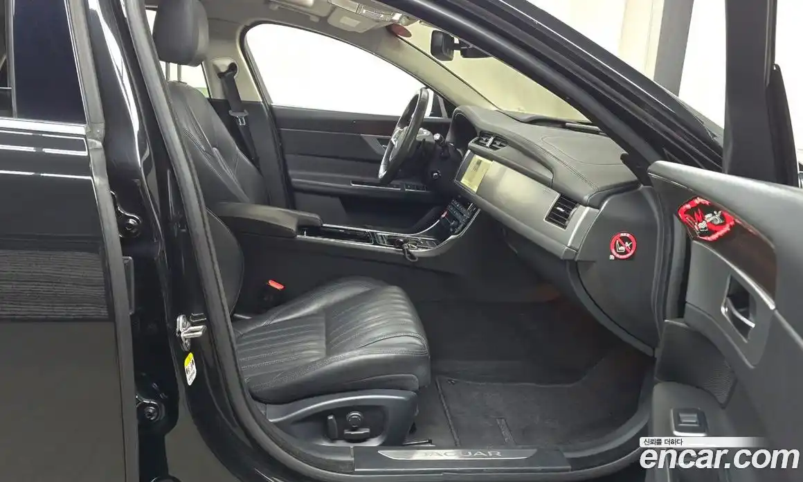 Jaguar XF 2018 2.0 Автомат в Москве № 305055, фото 6