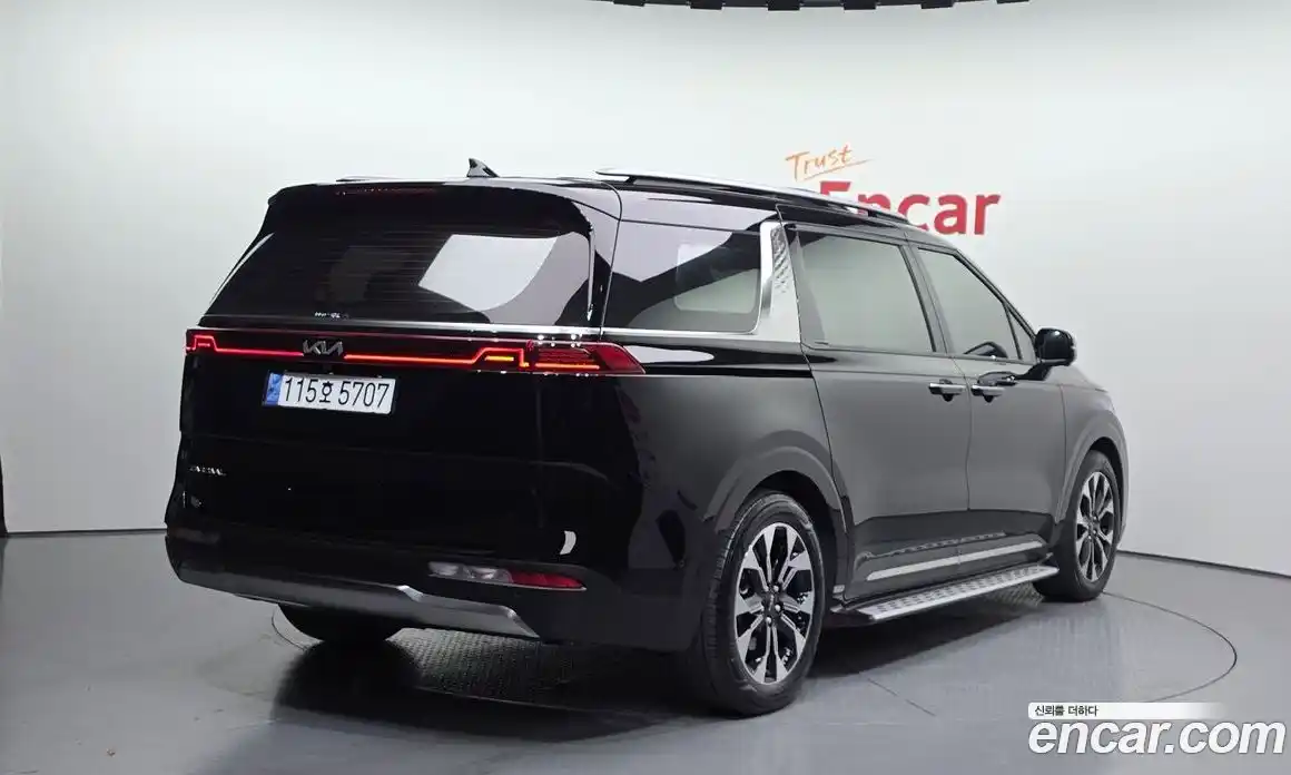 Kia Canival 2023 3.5 Автомат в Москве № 321672, фото 19