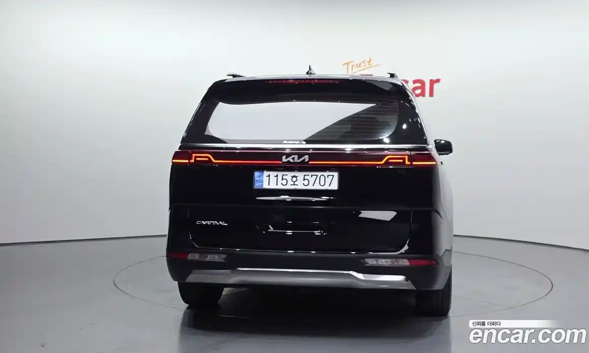 Kia Canival 2023 3.5 Автомат в Москве № 321672, фото 8