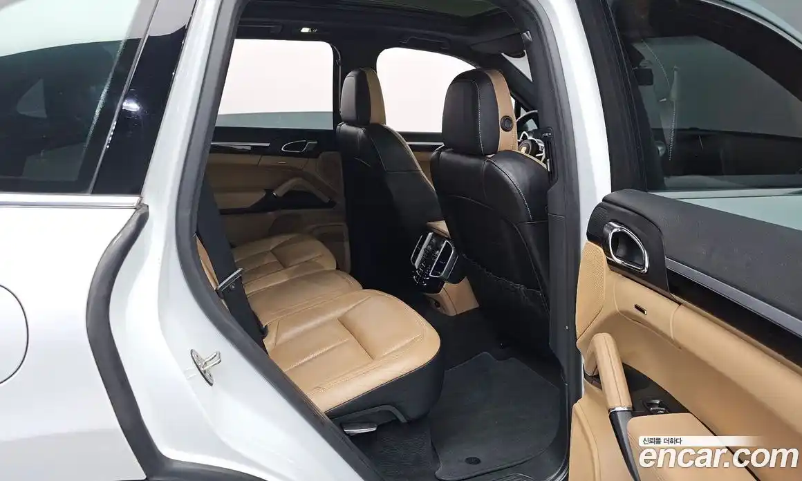 Porsche Cayenne 2016 3.0 Автомат в Москве № 332055, фото 12