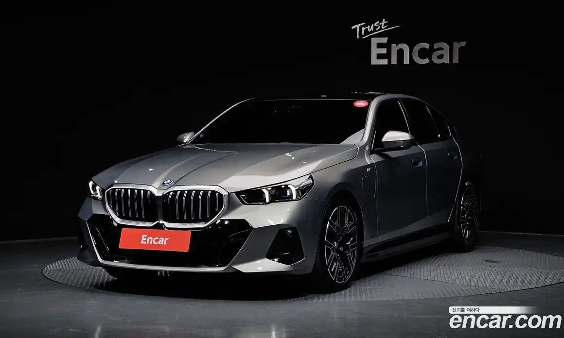 BMW 5-Series 2025 2.0 Автомат в Москве № 424878, фото 1