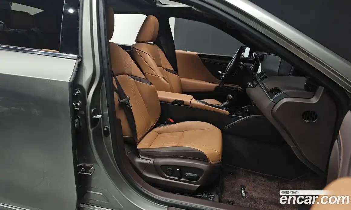 Lexus ES 2021 2.5 Автомат в Москве № 465262, фото 10